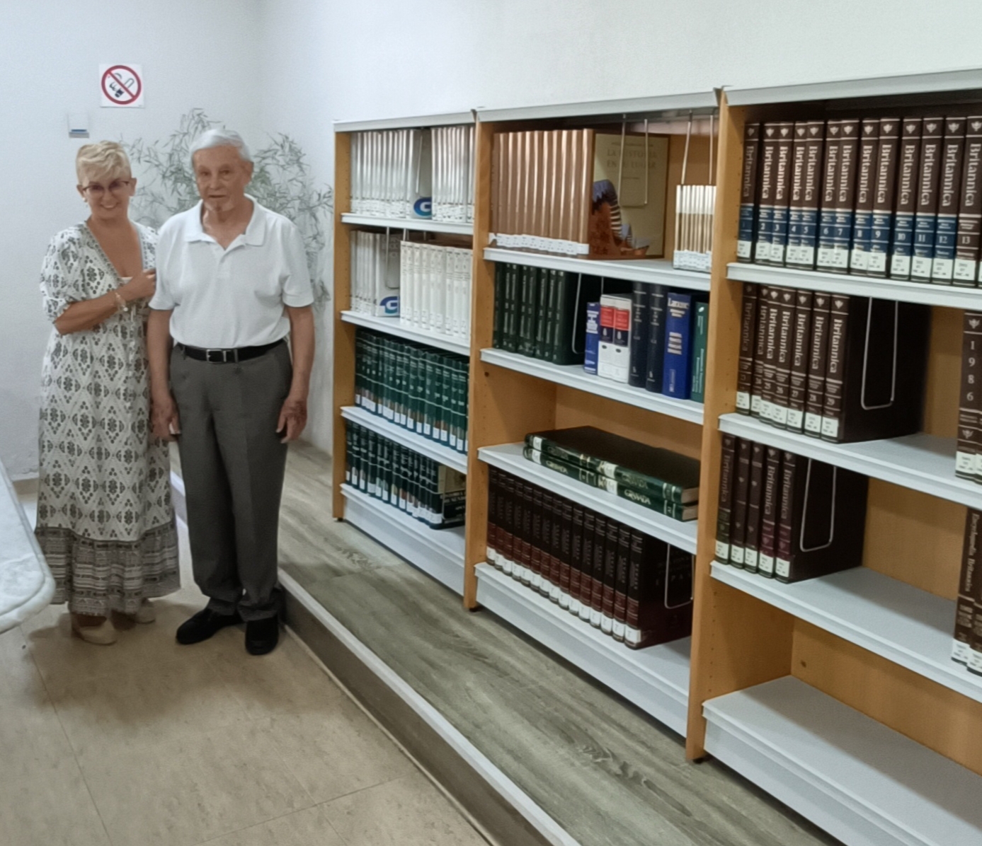 Donamos Conocimiento, Compartimos Historias. Biblioteca Facultad CC. Económicas y Empresariales Donamos Conocimiento, Compartimos Historias. Biblioteca Facultad CC. Económicas y Empresariales