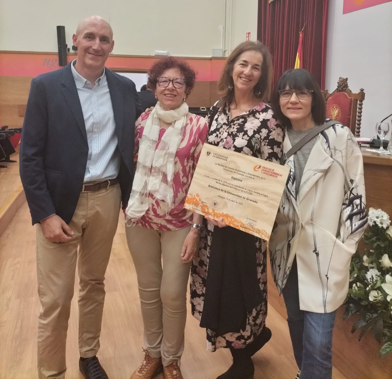 Recepción del reconocimiento de la Facultad de Ciencias Económicas y Empresariales Recepción del reconocimiento de la Facultad de Ciencias Económicas y Empresariales